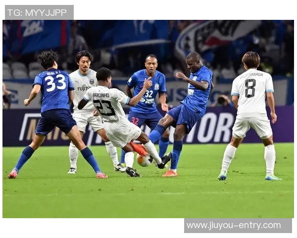 西甲激战：里昂与巴黎圣日耳曼战平红牌事件引发全场热议