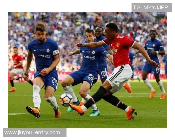 足总杯精彩对决：里昂与阿森纳战成平局神扑瞬间成焦点