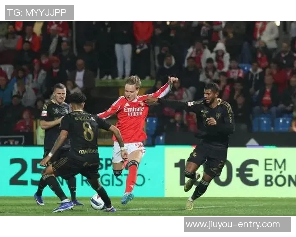 世界杯精彩对决本菲卡与阿森纳战成平局帽子戏法引发全场热潮